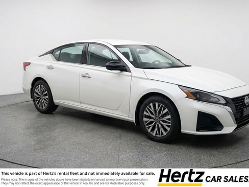 Used 2025 Nissan Altima 2.5 SV FWD image 1