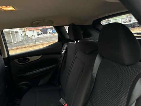 Used 2020 Nissan Rogue Sport S image 16