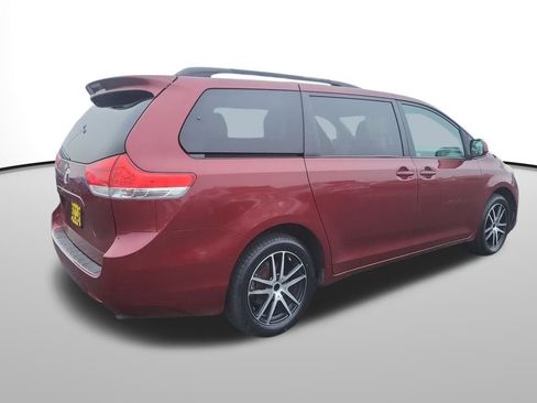 Used 2011 Toyota Sienna LE image 6