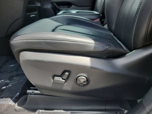 Used 2025 Chrysler Pacifica Select FWD image 26
