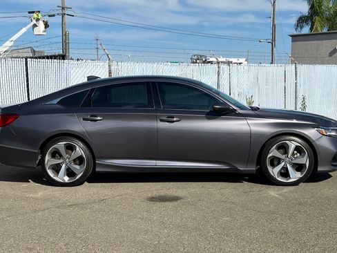 Used 2018 Honda Accord Touring image 6