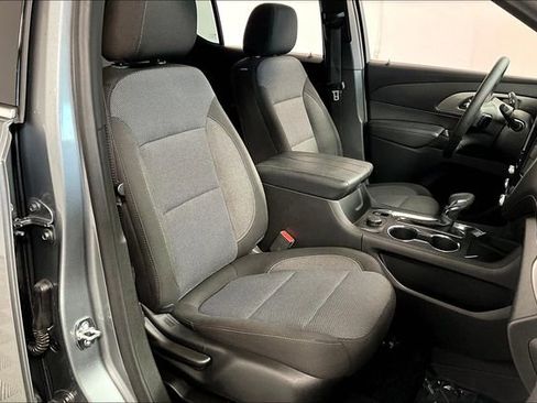 Used 2023 Chevrolet Traverse LT image 7