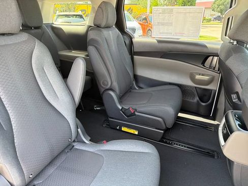 New 2026 Kia Carnival LX FWD image 24