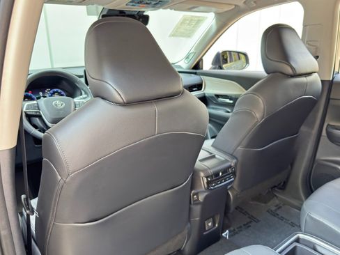 Used 2024 Toyota Grand Highlander FWD image 36