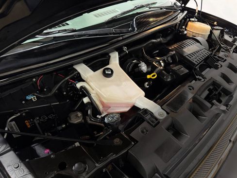 Used 2017 Chevrolet Express 2500 Extended RWD image 43