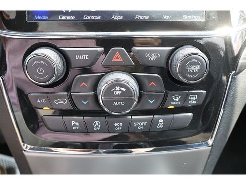 Used 2022 Jeep Grand Cherokee Laredo X AWD/4WD image 37