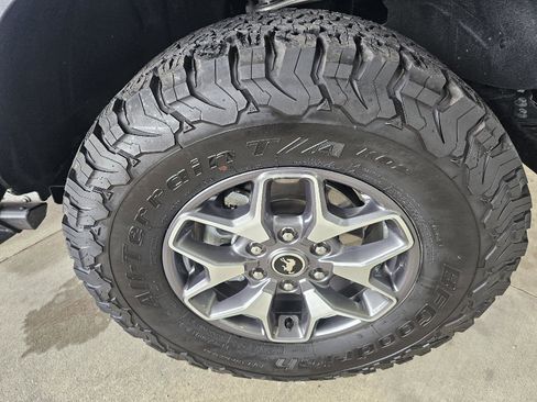 Used 2024 Ford Bronco Badlands image 11