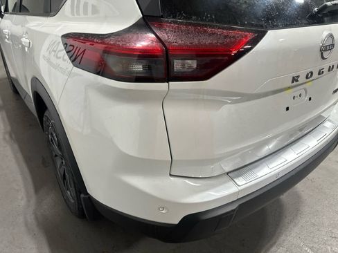 Used 2025 Nissan Rogue SV image 9