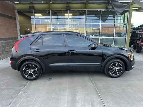 Used 2024 Kia Niro EX image 7