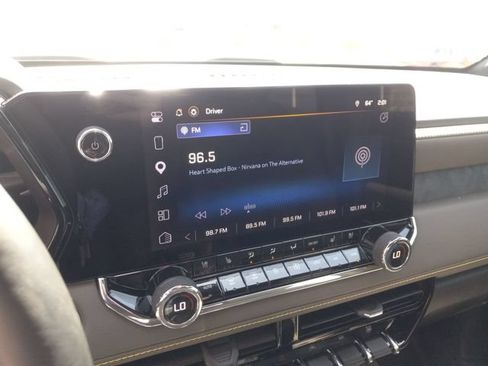 Used 2025 Chevrolet Colorado ZR2 w/ Technology Package AWD/4WD image 19