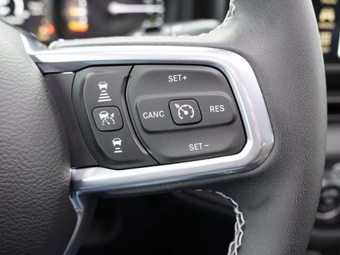 Used 2025 Jeep Wrangler Unlimited Sahara w/ Safety Group AWD/4WD image 32
