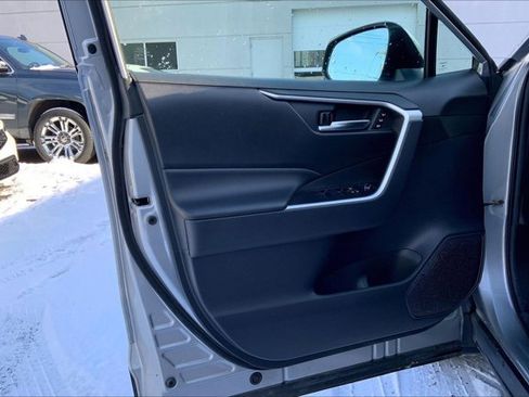 Used 2021 Toyota RAV4 XLE Premium image 22