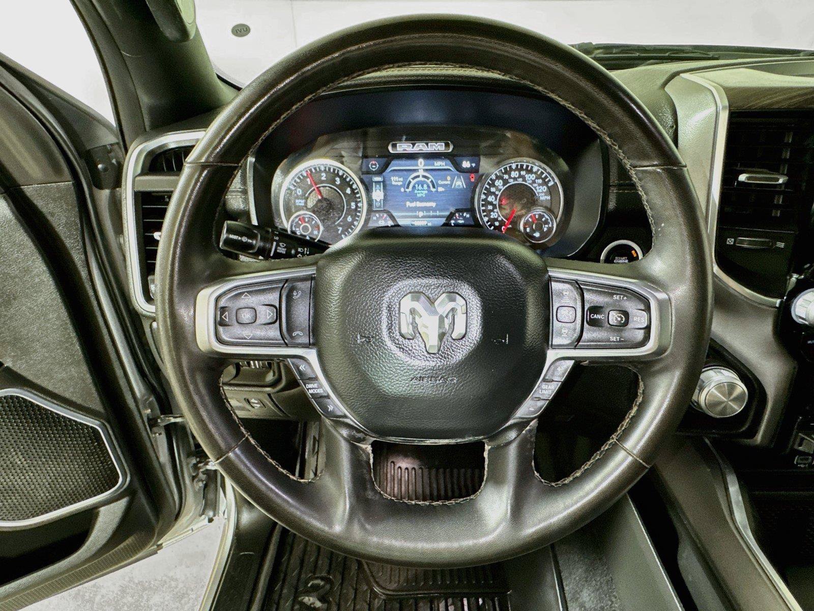 Used 2025 RAM 1500 Laramie AWD/4WD image 9