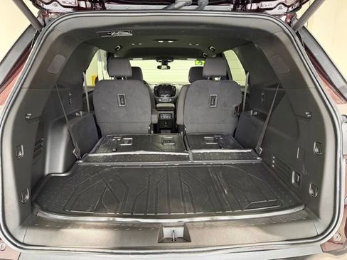 Used 2023 Chevrolet Traverse LT FWD image 33