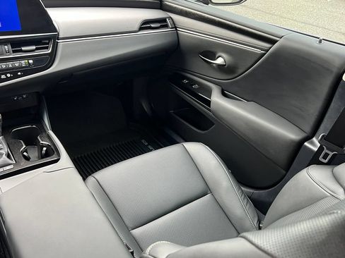 Used 2024 Lexus ES 300h w/ Premium Package FWD image 20