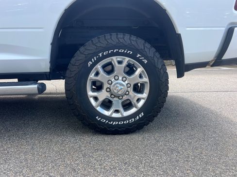 Used 2024 RAM 2500 Laramie AWD/4WD image 9