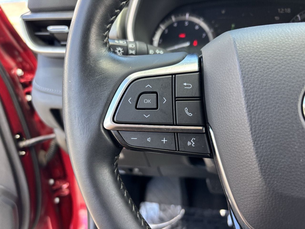 Used 2021 Toyota Highlander XLE AWD/4WD image 28