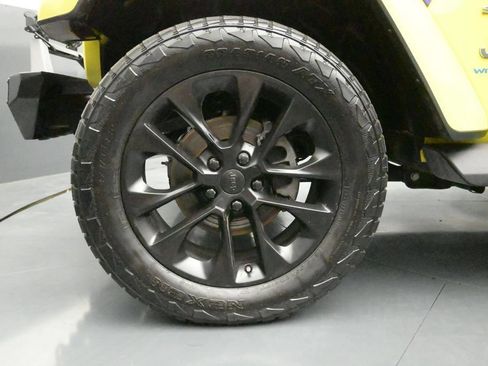 Used 2023 Jeep Wrangler Unlimited Sahara w/ Cold Weather Group AWD/4WD image 13
