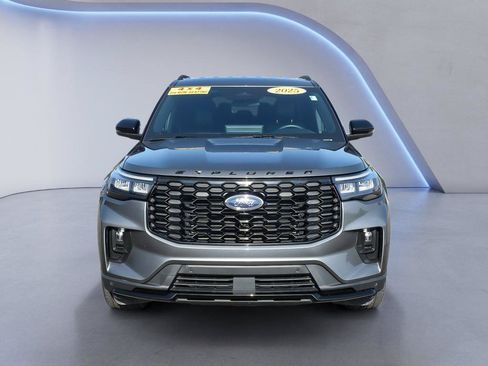 Used 2025 Ford Explorer ST-Line w/ ST-Line Street Pack AWD/4WD image 11