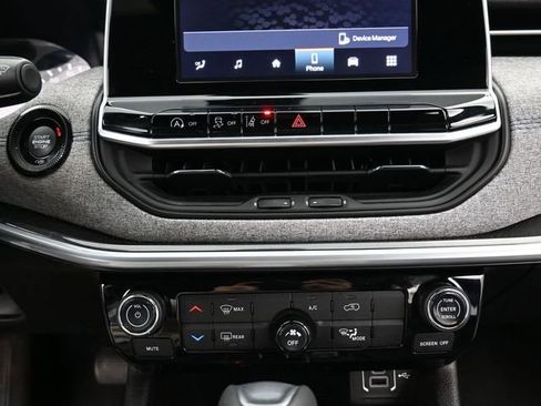 Used 2025 Jeep Compass Sport image 22