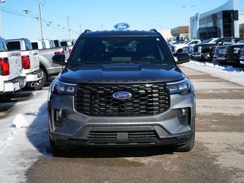 Used 2025 Ford Explorer ST-Line w/ ST-Line Street Pack image 2