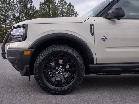 Used 2025 Ford Bronco Sport Outer Banks w/ Sasquatch Outer Banks Package AWD/4WD image 4