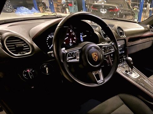 Used 2022 Porsche 718 Cayman GT4 image 14