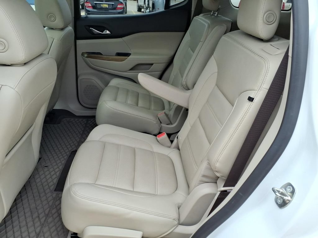 Used 2018 GMC Acadia Denali w/ Technology Package FWD image 12