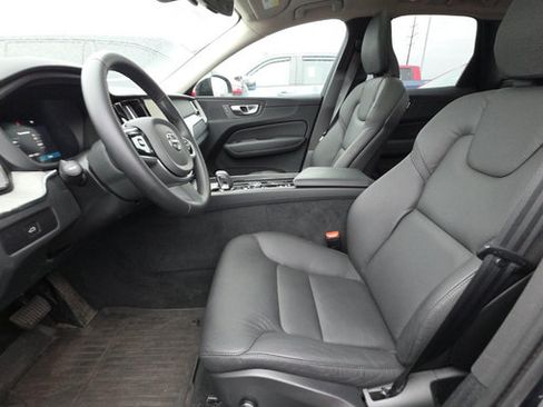 Used 2025 Volvo XC60 B5 Plus w/ Protection Package Premier AWD/4WD image 5