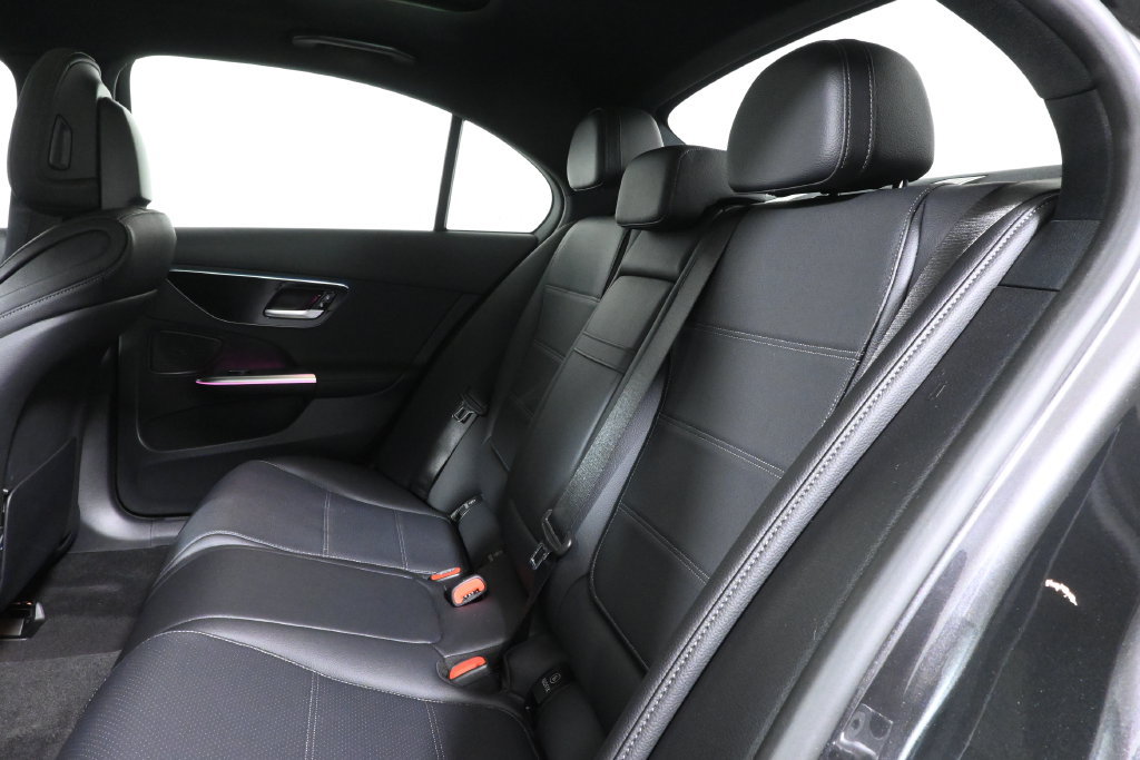 Used 2023 Mercedes-Benz C 300 4MATIC Sedan image 4