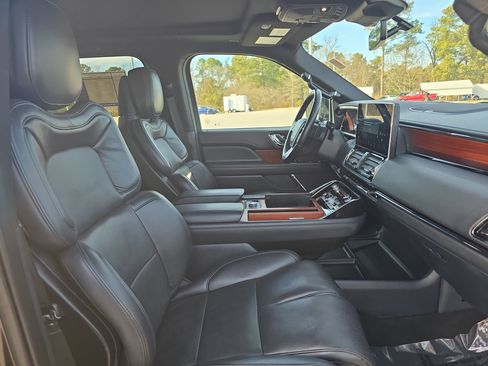 Used 2024 Lincoln Navigator Reserve image 10