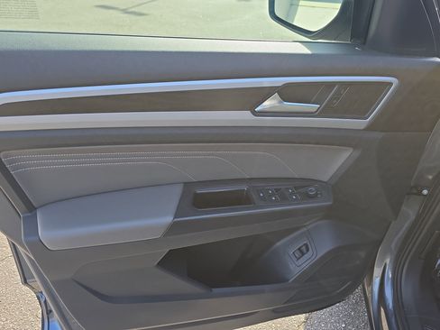Used 2023 Volkswagen Atlas SE image 27