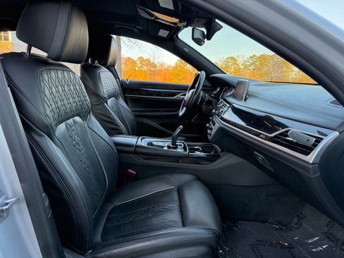 Used 2019 BMW 750i xDrive w/ Executive Package image 37