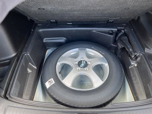 Certified 2025 Jeep Grand Cherokee Limited w/ Black Appearance Package image 12