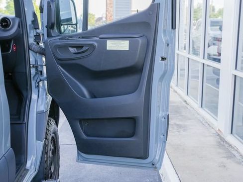 Used 2021 Mercedes-Benz Sprinter 2500 image 30