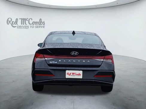 Used 2025 Hyundai Elantra Sport image 4