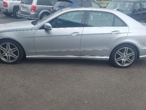 Used 2010 Mercedes-Benz E 350 4MATIC Sedan image 5