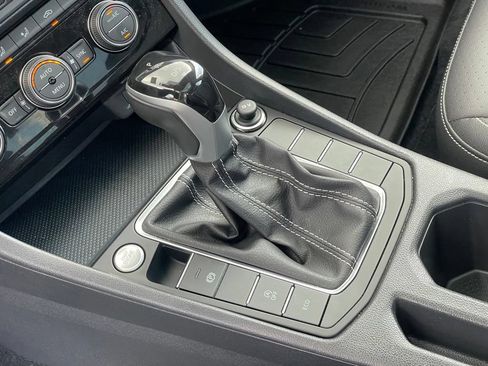 Certified 2023 Volkswagen Jetta SE w/ Panoramic Sunroof Package FWD image 20