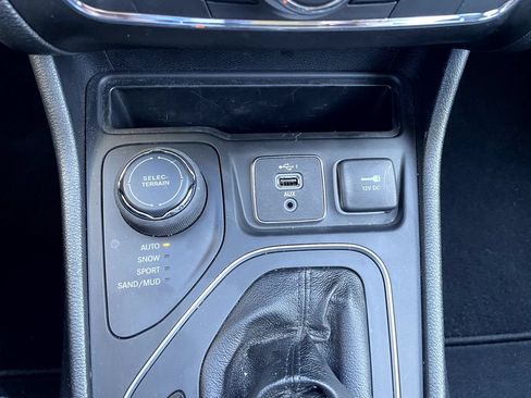 Used 2022 Jeep Cherokee Latitude Lux AWD/4WD image 19