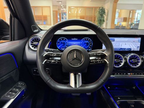 Used 2024 Mercedes-Benz EQB 250+ image 8