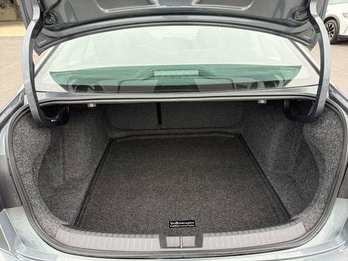 Used 2025 Volkswagen Jetta SE FWD image 21