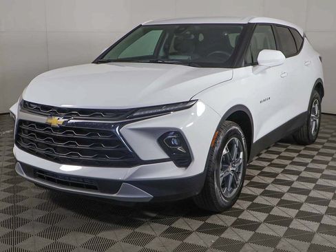 Used 2025 Chevrolet Blazer LT FWD image 6