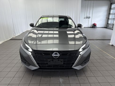 Used 2024 Nissan Altima 2.5 SV FWD image 2