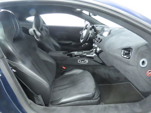 Used 2020 Aston Martin V8 Vantage Coupe image 21
