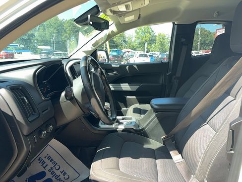 Used 2022 Chevrolet Colorado LT w/ Fleet Safety Package image 10