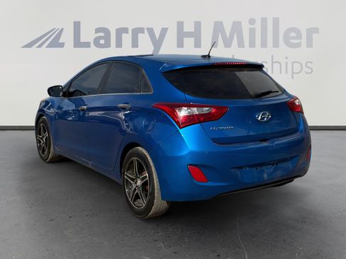 Used 2017 Hyundai Elantra GT image 3