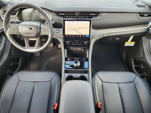 New 2025 Jeep Grand Cherokee Limited image 19