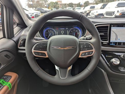 New 2026 Chrysler Pacifica Pinnacle image 17