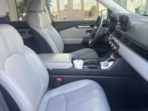 Used 2025 Honda Pilot Touring image 9