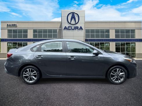 Used 2023 Kia Forte LXS w/ LXS Technology Package FWD image 6